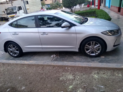 Hyundai Elantra Plata Metalizado