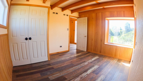 Casa Dos Pisos/ Lomas De Ten-ten/ Castro/ Isla Grande Chiloé