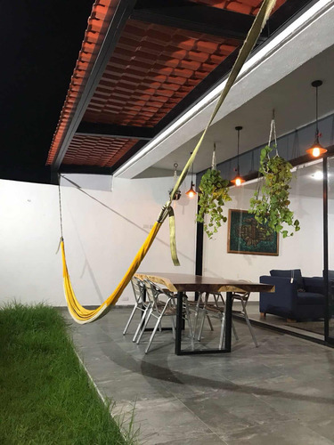 Casa De 3 Recámaras 3 Baños Completos Y Un Medio Baño