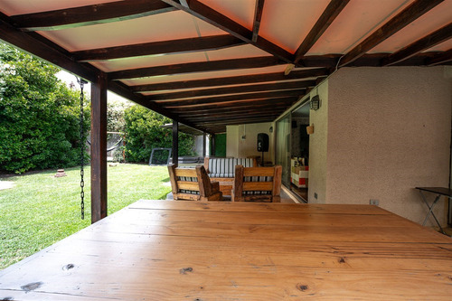 Casa En Venta De 5 Dorm. En Peñalolén - Sector Las Tinajas