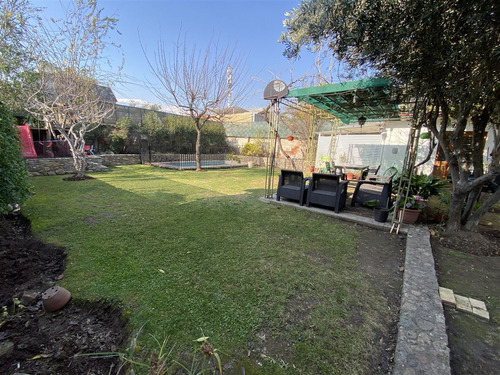 Casa En Venta De 3d, Gran Jardín Y Piscina En Providencia