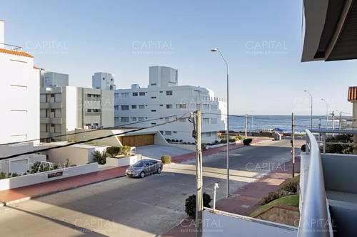 Punta Del Este, Península, Departamento De 2 Dormitorios Con Piscina, Terraza Y Cochera.