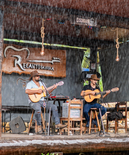 Show Sertanejo De Moda De Viola Com O Cantor De Sorriso/mt R