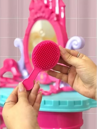 Penteadeira Princesas Infantil Com Banquinho E 13 Acessórios