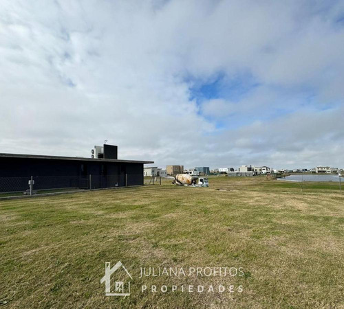 Lote Perimetral En Venta En Barrio Magallanes