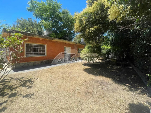 Venta De Tres Propiedades, Al Frente, Medio Y Fondo, Ubicada En Las Toscas Sur. Inm Atlántida.