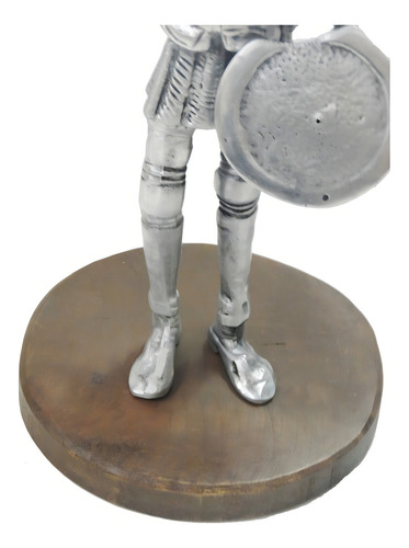 Dom Quixote Prata Grande Em Alumínio Base Madeira Estatueta Cor Dourado-escuro