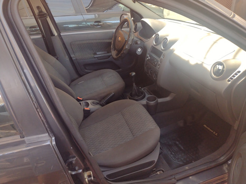 Imagen 7 de 8 de Ford Fiesta Max Ambiente Olust