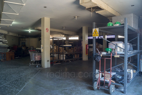 Local De 2 Plantas En San Vicente En Venta Uso Comercial