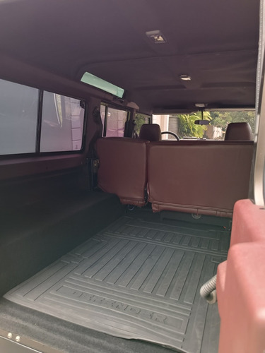 Land Rover Defender 2004.