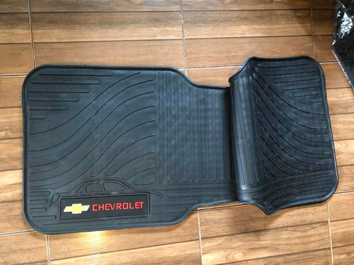 Imagen 4 de 4 de Alfombras Chevrolet En Goma Muy Buena Calidad