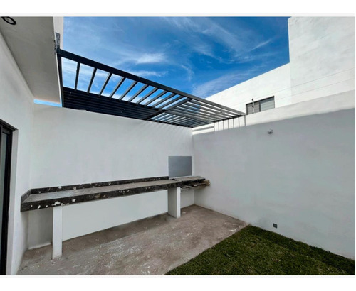 Casa En Venta En Residencial Palma Real