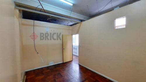 Oficina 10 Ambientes (dividida En 2 C/entr Indep) En Mitre Al 600 - 250 M2 - Centro