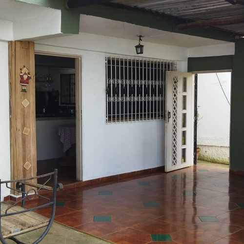 Imagen 2 de 6 de Venta De Casa Quinta En El Junquito