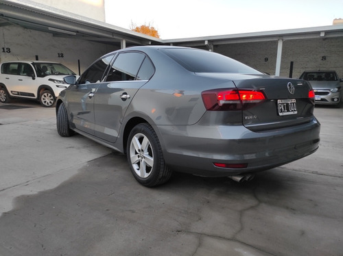 Imagen 4 de 10 de Volkswagen Vento 2.5 Luxury 170cv Tiptronic 2015