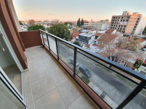 Departamento 2 Amb Con Balcon Y Cochera A 200m Est Bosch