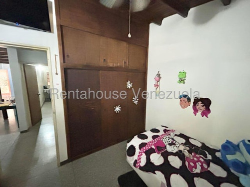 Erika Armeya Vende, Casa En La Urbanizacion Santa Cecilia De Cabudare. Flex: 25-20453