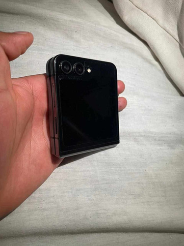 Samsung Galaxy Z Flip 5 (Usado)