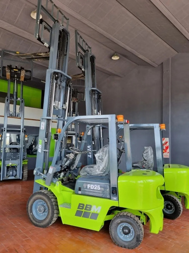 Imagen 3 de 3 de Autoelevador Bbm Fd25 De 2,5 Tn Triple Torre Bremotors