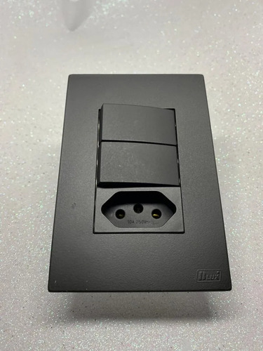 Interruptor Duplo Simples + Tomada 20 A - Recta Black Fosco