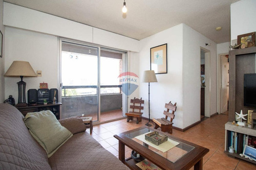 Venta Apartamento 2 Dormitorios Balcón Centro
