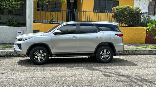 Toyota Fortuner Sr 2.4 Diesel