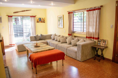 Casa 5 Ambientes Con Cochera En Venta  En La Lucila