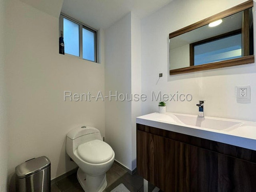Renta - El Refugio. Penthouse Amueblado, Cuarto De Servicio, Roof, 3 Recámaras