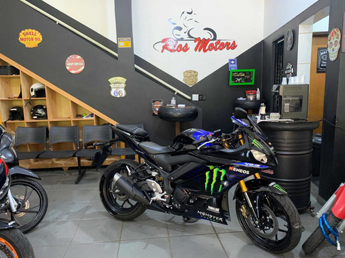 Imagem 1 de 4 de Yamaha R3 Monster