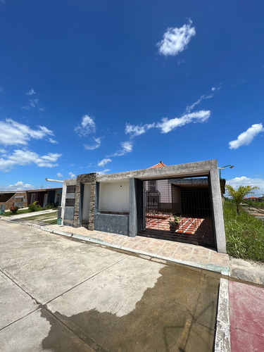Se Vende Casa En Res. B-caribe - San Pablo Valley Tocuyito.
