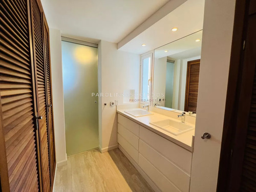Espectacular Apartamento En Venta En Edificio Malecón, Punta Del Este.