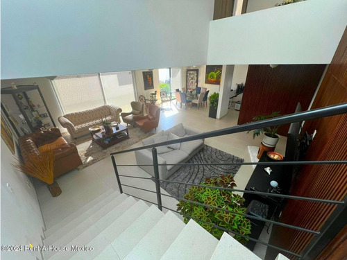 Zibatá Queretaro, Se Vende Casa Con 4 Recamaras Cada Uno Con Baño, Una En Planta Baja, Tiene Cuarto De Servicio Qh243673
