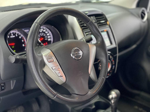 Nissan Versa 1.6 Unique Cvt