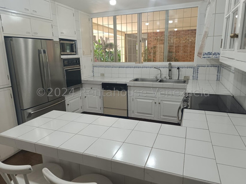 Casa En Venta En Lomas De Chuao Caracas Calle Cerrada