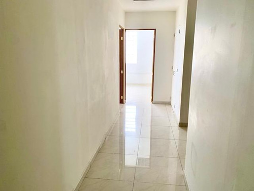 Interlomas, Rento Amplia Oficina De 127m2 Más Una Amplia Terraza Privada, 5 Privados, Sala De Juntas, 3 Estacionamientos. El Edificio Cuenta Con Circuito Cerrado, Control De Acceso Y Vigilancia 24 Ho