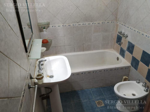 Imagen 9 de 20 de Departamento De Pasillo De Dos Dormitorios En Venta En Rosario.