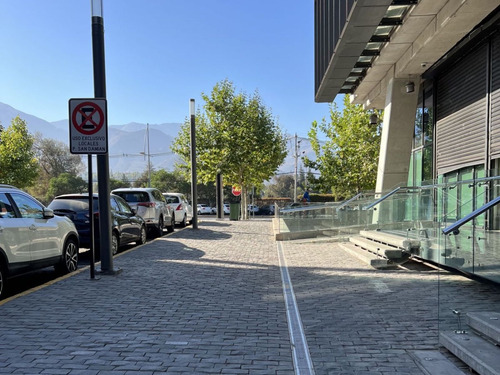 Se Arrienda Local Comercial De 186 Mt2 En Av. Las Condes Con