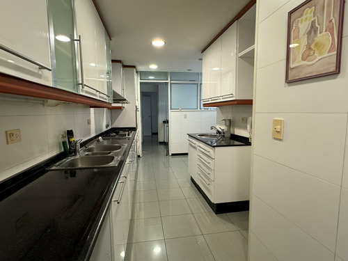 Departamento De Cuatro Ambientes En Venta En Belgrano C