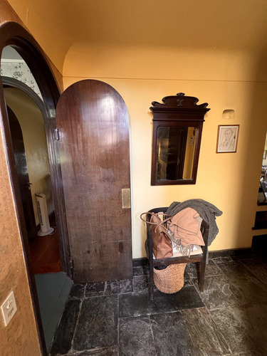 Importante Casa A Reciclar En Excelente Lote De 820 M²