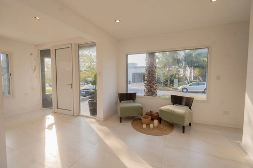 Casa De 4 Dormitorios En Venta - Aires Del Llano