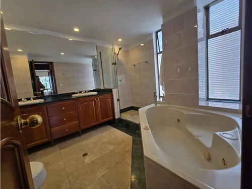 Arriendo Apartamento En Poblado- Milla De Oro