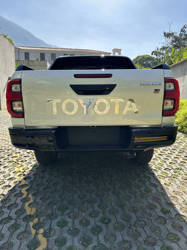 Imagen 2 de 10 de Toyota Hilux Gr Sport 2023