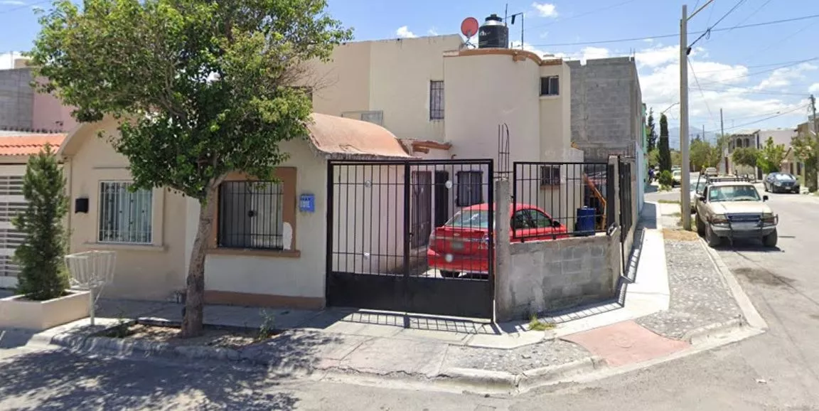 (remate Bancario) Hermosa Casa Ubicasa En Calle Cruz Del Sur , Ciudad De Las Torres , Saltillo Coah --- Dbao