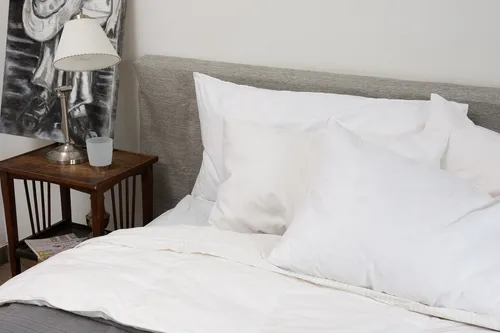 Almohada Pelikano Hogar Premium tradicional 90cm x 50cm x 18cm blanca por 6 unidades