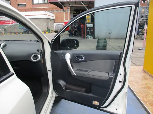 Renault Koleos DYNAMIQUE 4X4 2500CC MT AA