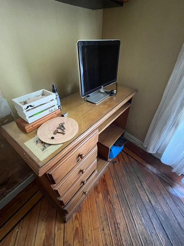 Escritorio Pc De Madera Maciza Con Estante Para Teclado Marrón Claro (Usado)