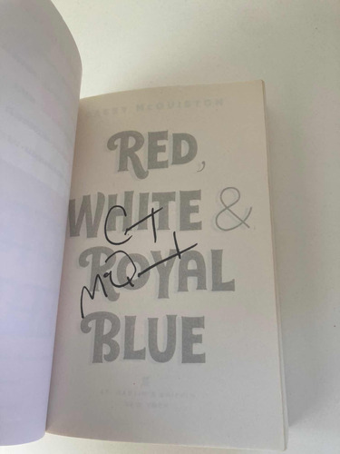 Libro Red, White & Royal Blue En Inglés, Edición Firmada.