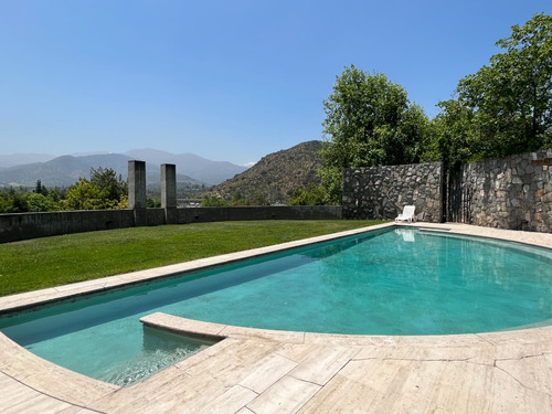 Remodelado 4 Dormitorios + 3 Baños + Servicios!