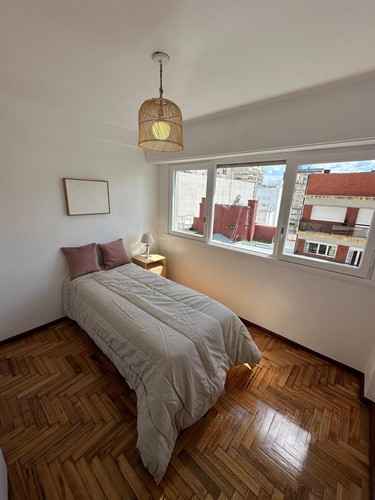 Departamento Tres Ambientes. A La Calle. Balcón. Santiago Del Estero 1900. Venta.