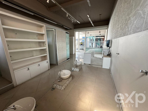 Arriendo Local Comercial Con Alto Trafico En Avda La Dehesa